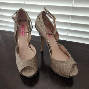 Betsey Johnson Gold‎ Glitter High Heels Size 8.5
